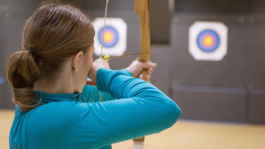 Anclaje firme, mirada fija: los pasos cruciales para una precisión sin igual en el arco de tiro deportivo